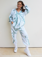 Load image into Gallery viewer, Après-Ski Alpine Hoodie