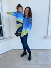 Load image into Gallery viewer, La Bandera Crewneck