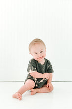 Load image into Gallery viewer, Mama's Love Crewneck