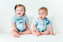 Load image into Gallery viewer, Mama's Love Crewneck